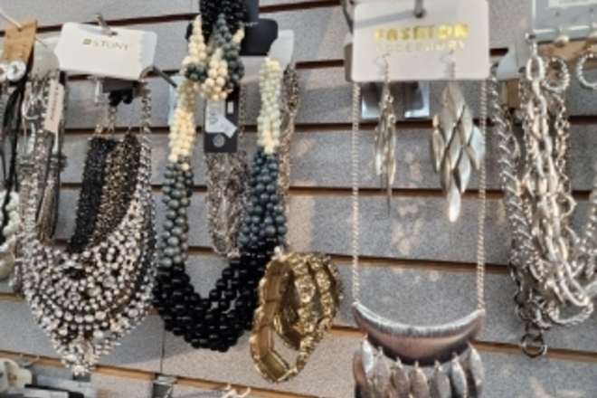 HUGE JEWELRY LIQUIDATION BULK LOTS - NEW OVERSTOCK 500pc LOT