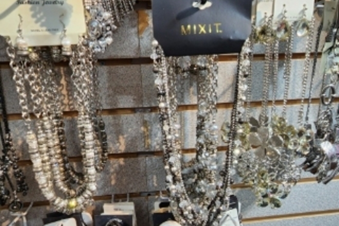 HUGE JEWELRY LIQUIDATION BULK LOTS - NEW OVERSTOCK 500pc LOT