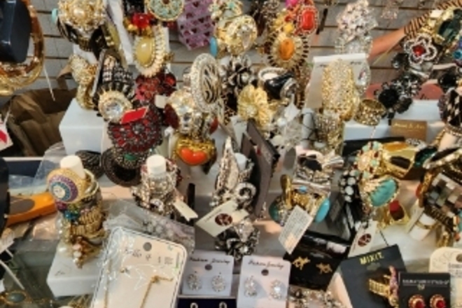 HUGE JEWELRY LIQUIDATION BULK LOTS - NEW OVERSTOCK 500pc LOT
