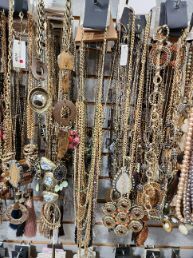 HUGE JEWELRY LIQUIDATION BULK LOTS - NEW OVERSTOCK 500pc LOT