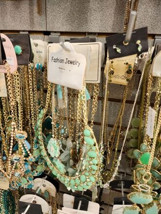 HUGE JEWELRY LIQUIDATION BULK LOTS - NEW OVERSTOCK 500pc LOT