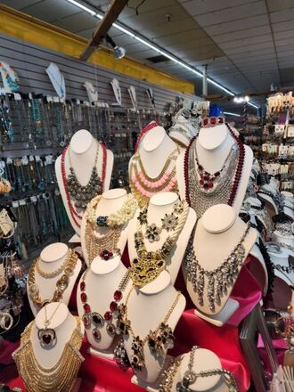 HUGE JEWELRY LIQUIDATION BULK LOTS - NEW OVERSTOCK 500pc LOT