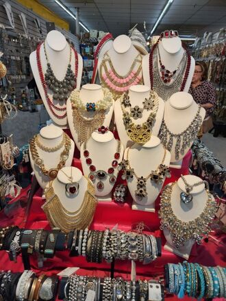 HUGE JEWELRY LIQUIDATION BULK LOTS - NEW OVERSTOCK 500pc LOT