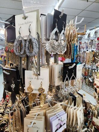 HUGE JEWELRY LIQUIDATION BULK LOTS - NEW OVERSTOCK 500pc LOT