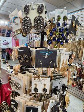 HUGE JEWELRY LIQUIDATION BULK LOTS - NEW OVERSTOCK 500pc LOT