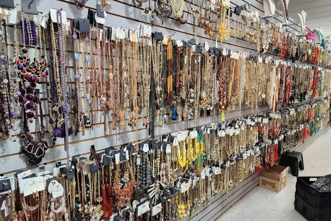 HUGE JEWELRY LIQUIDATION BULK LOTS - NEW OVERSTOCK 500pc LOT