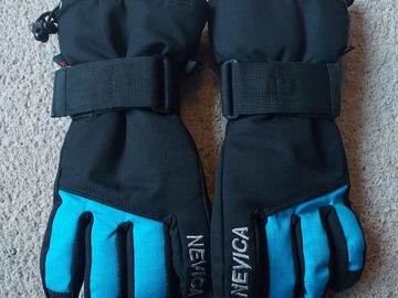Selling Now: Boys ski gloves