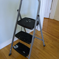 Renting out with online payment: Rubbermaid 3 Step Stool Ladder