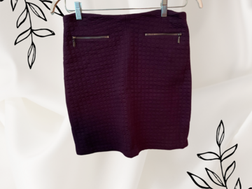 Selling: Patterned and Zippered Skirt