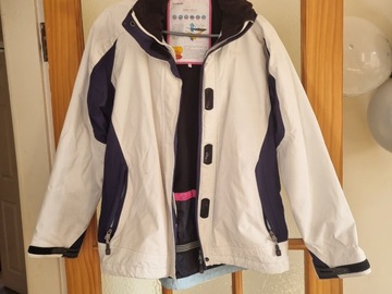 Selling Now: Ladies ski jacket 