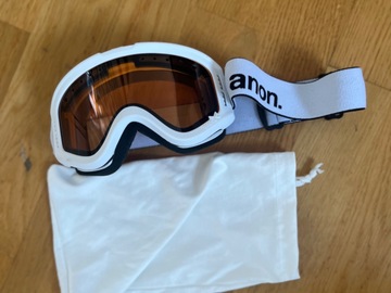 Winter sports: Goggles anon.