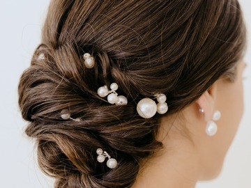 Selling: Veravel Evie Pearl Hair Pins