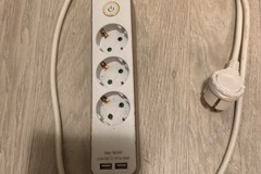 Myydään: Power strip with usb A plug