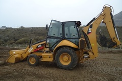 En alquiler: PALA Y RETRO  CAT / JOHN DEERE