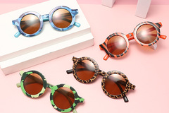Comprar ahora: Children's Plastic Framed Camouflage Sunglasses - 100 pcs