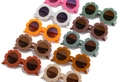 Comprar ahora: Multicolor Kids Sunflower UV Protection Sunglasses - 200 pcs