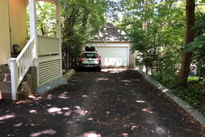 Daily, weekly, or monthly driveway parking in Brookline MA