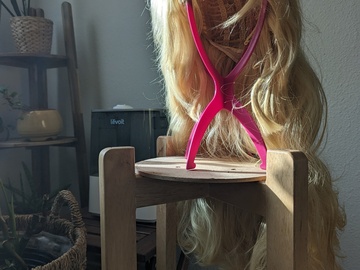 Selling with online payment: Long blonde wavy wig