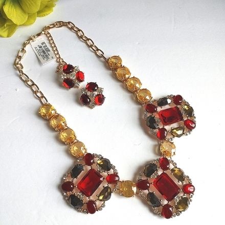 30 High End Boutique Statement Necklaces