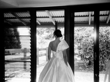 Selling: Pronovias Wedding Dress 