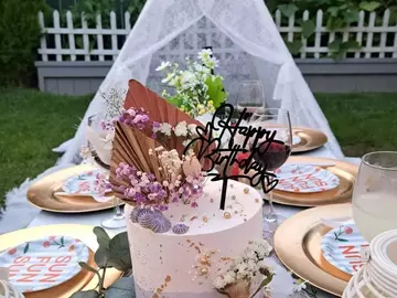 Offering without online payment (No Fees): Boho picnic table rentals!! 