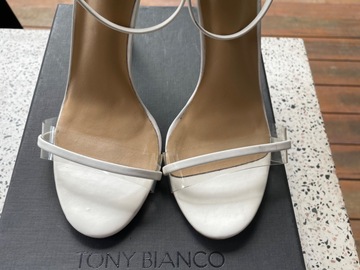 Selling: Tony Bianco heels 