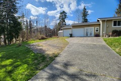 Weekly Rentals (Owner approval required): Bellingham WA, 12 Min To Airport! Private Drive, 24/7 Security.