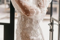 Selling: Maya Lace Robe + Slip