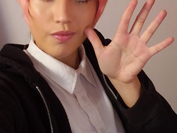 Selling with online payment: SHORT PINK WIG