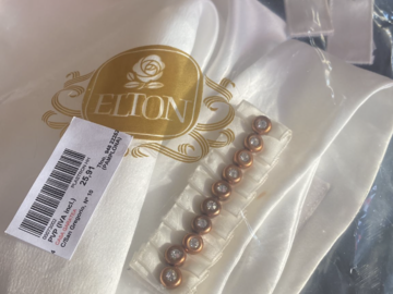 Venta: Plastron blanco roto con tres velcros de detalle joyería 