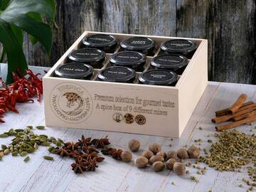 Food or Merchandise: Spice set with 9 different premium natural organic mix