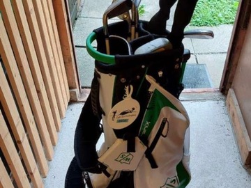 verkaufen: Neuwertiges Wilson Golfbag mit gebrauchten Golfschläger + Bällese