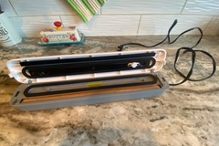 Renting out with online payment: Food vacuum sealer