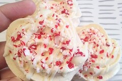 Food or Merchandise: 12 Absolutely Delicious Vanilla Meringue Cookies Drizzled