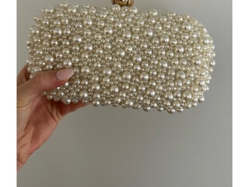 Selling: Pearl clutch 