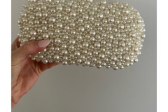 Selling: Pearl clutch 