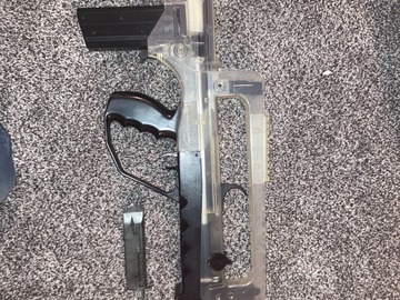 Selling: Airsoft Famas- Spring
