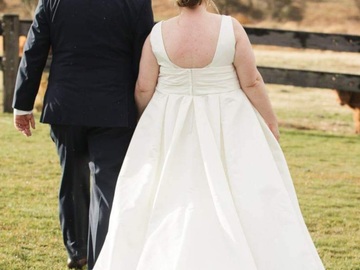 Selling: Oleg Cassini Amanda dress