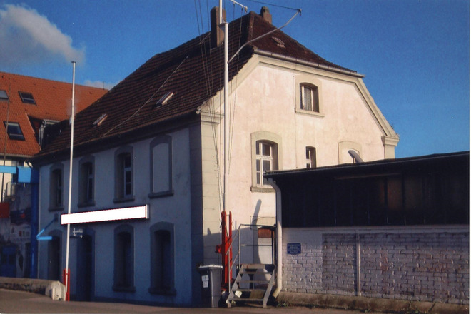 Freistehendes Gewerbe- Wohnhaus, Sanierungsbedürftig, Denkmal