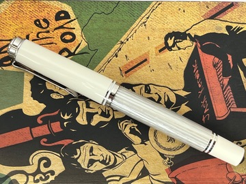 Renting out: M405 white and silver stripe (14k fine nib)