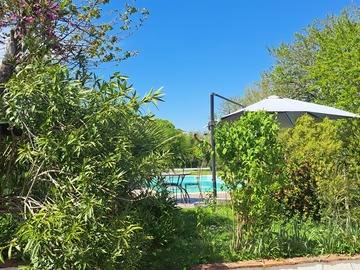 NOS JARDINS A LOUER: Beau et grand jardin avec piscine, au bord du canal de Garonne