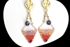 Vente au détail: Boucles pendantes losanges et cristal 
