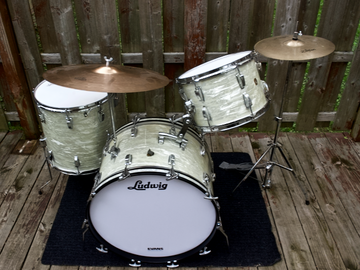 Selling with online payment: 1967 Ludwig Super Classic