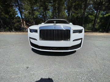 Selling with online payment: 2022 Rolls Royce 
