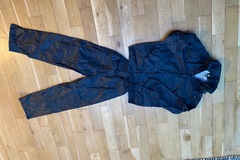 General outdoor: Age 9/10 Waterproof jacket and trousers 