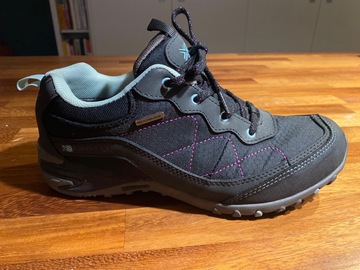 General outdoor: Karrimor size 6 walking boots 