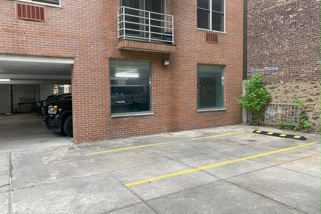 Williamsburg Brooklyn NY, Safe, Gated Prime Parking With Storage.