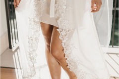 Selling: Le Rose Bridal Robe 