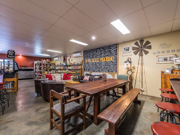 Walk-in: Come in and enjoy up your day with your laptop