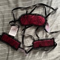Vente: Lacy Blindfold and Restraints